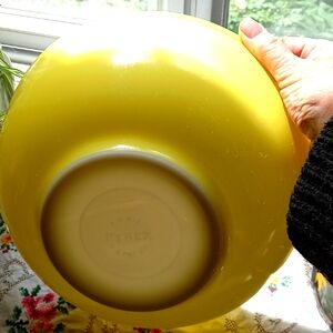 Vintage Yellow Pyrex large mixing bowl